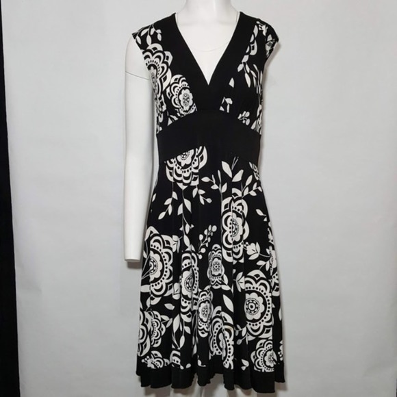 XOXO Dresses & Skirts - XOXO Collection Black and White Floral Dress